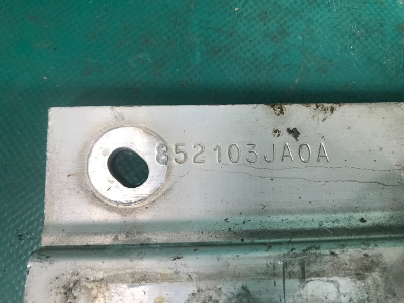 Кронштейн усилителя заднего бампера правый INFINITI QX60/JX35 12-20 3.5 VQ35DE