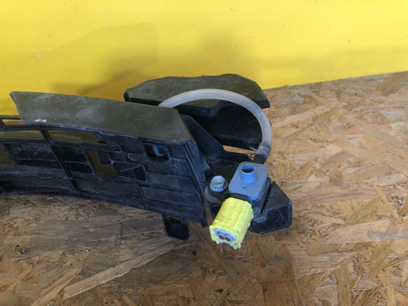 Наполнитель бампера передний LS500 18- Наполнитель бампера передний LS500 18-