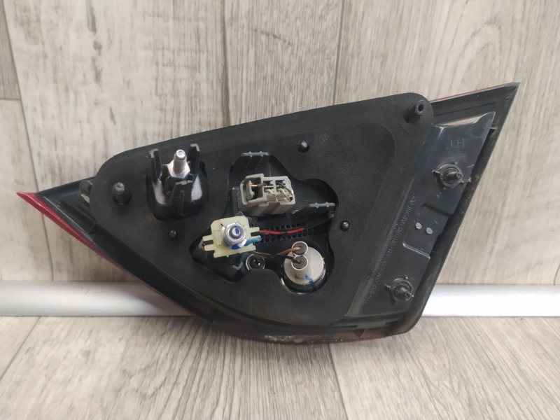 Фонарь внутренний левый 200 14-16 2016 UF 2.4 ED6