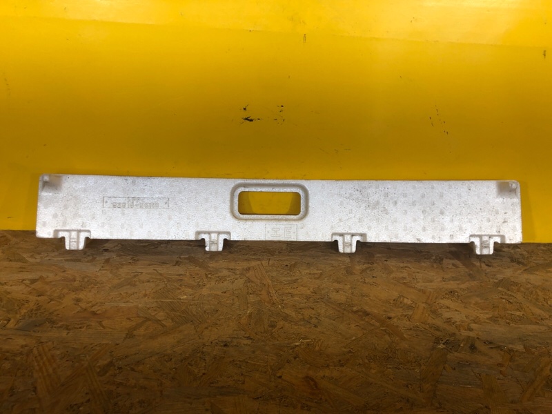 Наполнитель бампера задний LEXUS LS500 18- Наполнитель бампера задний LEXUS LS500 18-