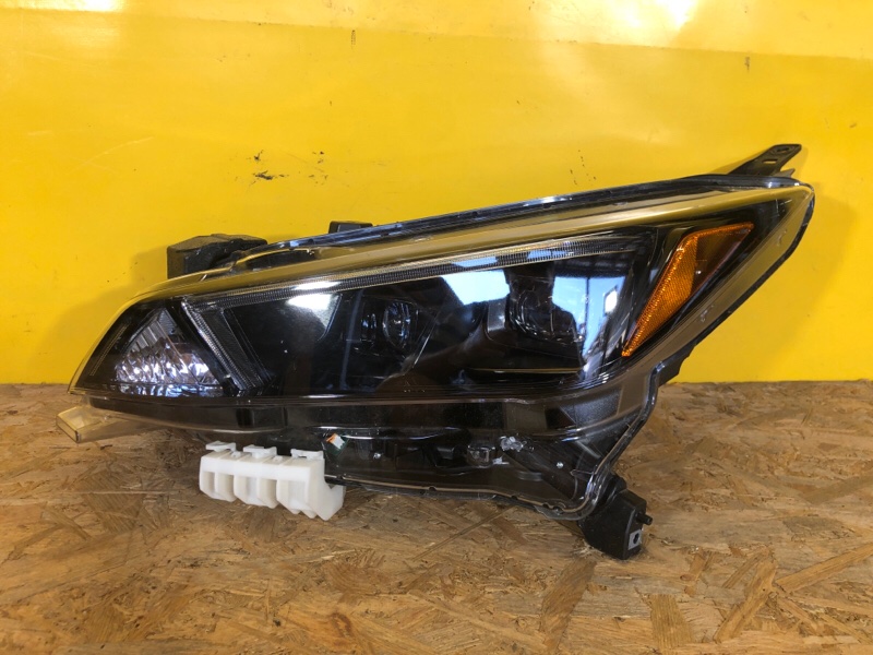 Фара левая NISSAN LEAF 18- 26060-6WK6A Б/У