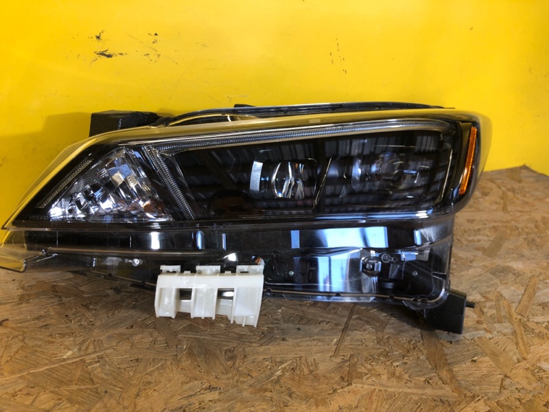 Фара левая NISSAN LEAF 18-