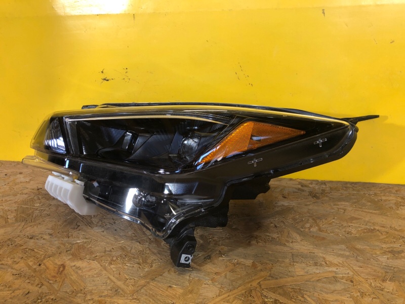 Фара левая LEAF 18-