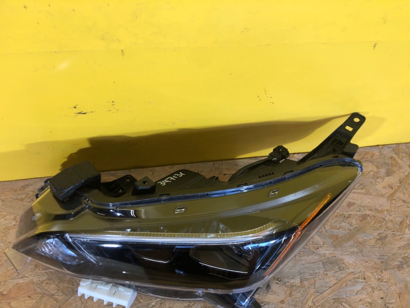 Фара левая LEAF 18-