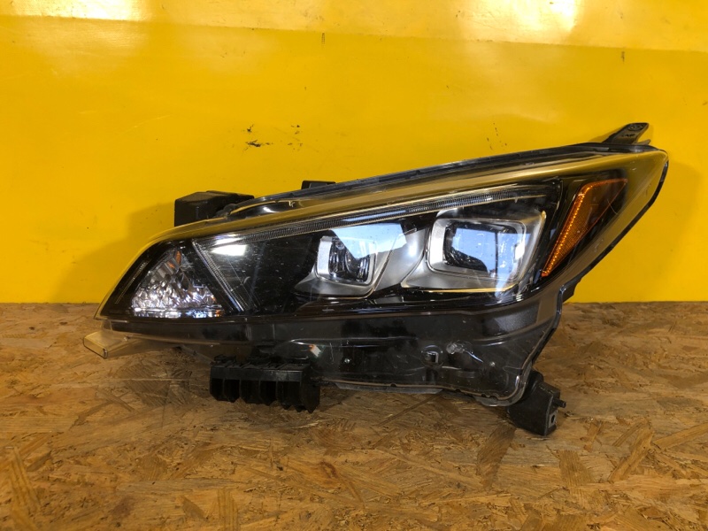 Фара левая NISSAN LEAF 18- 26060-5SA5B Б/У