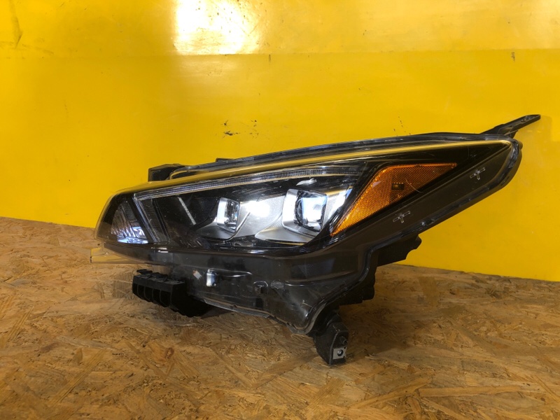 Фара левая LEAF 18-