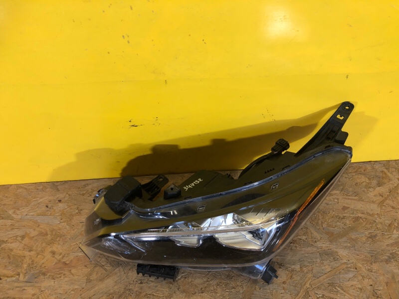 Фара левая LEAF 18-