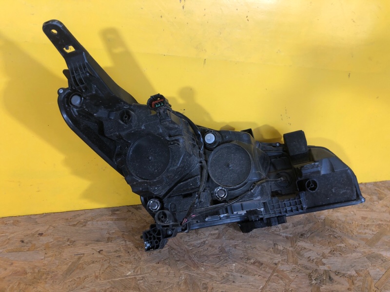 Фара левая LEAF 18-