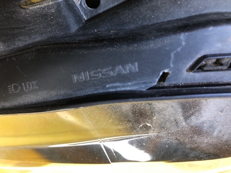 Фара левая LEAF 18-