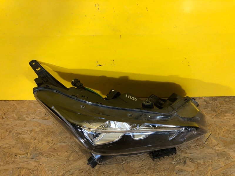 Фара правая LEAF 18-