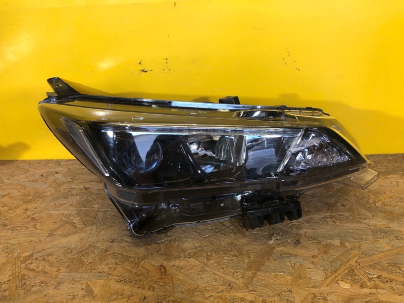 Фара правая NISSAN LEAF 18- 26010-5SH0A Б/У