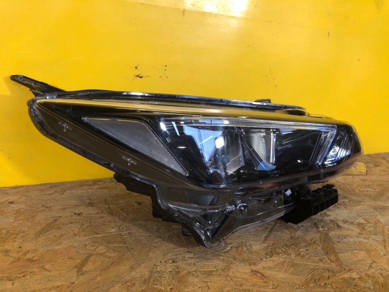 Фара правая NISSAN LEAF 18-