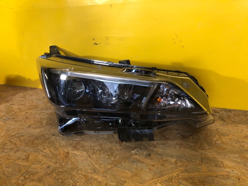 Фара правая LEAF 18-