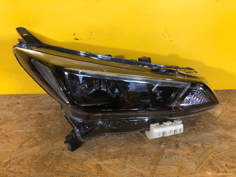 Фара правая NISSAN LEAF 18- 26010-6WK7A Б/У