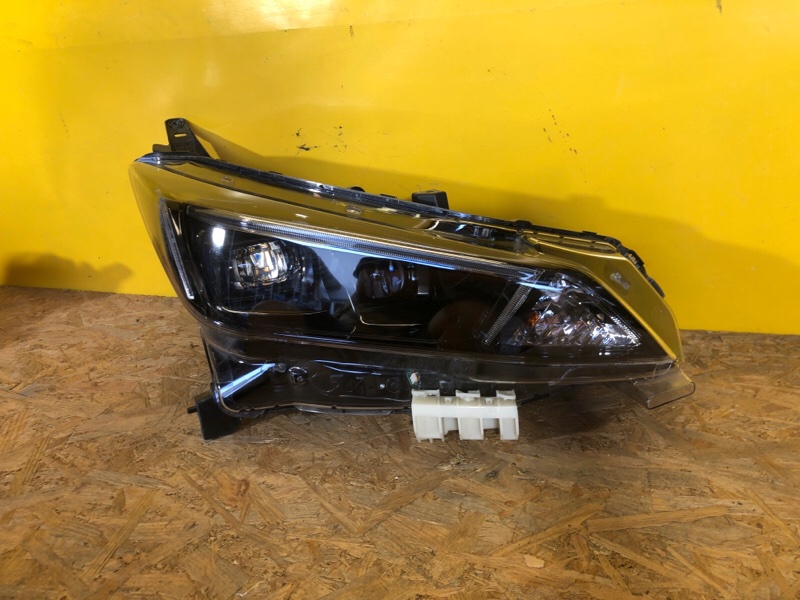 Фара правая LEAF 18-