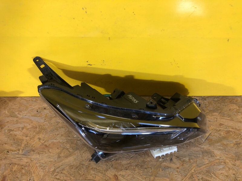 Фара правая LEAF 18-