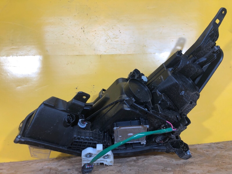 Фара правая LEAF 18-