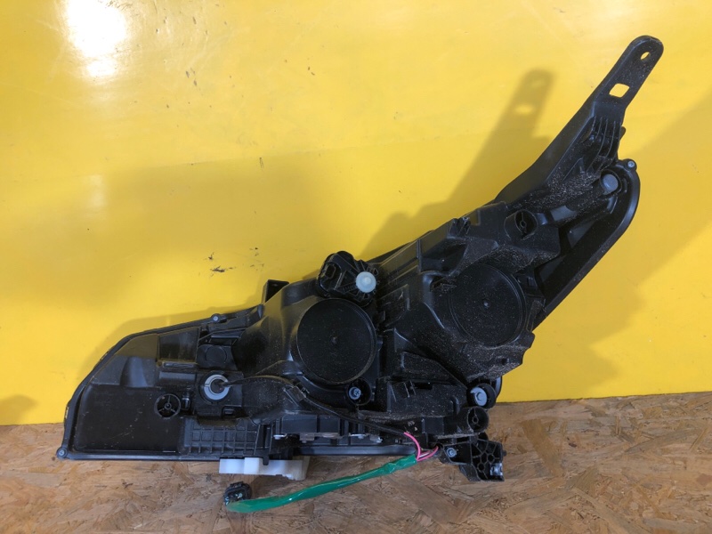 Фара правая LEAF 18-