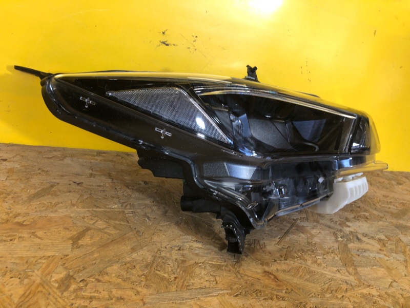 Фара правая NISSAN LEAF 18-