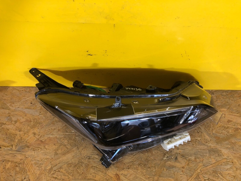 Фара правая LEAF 18-