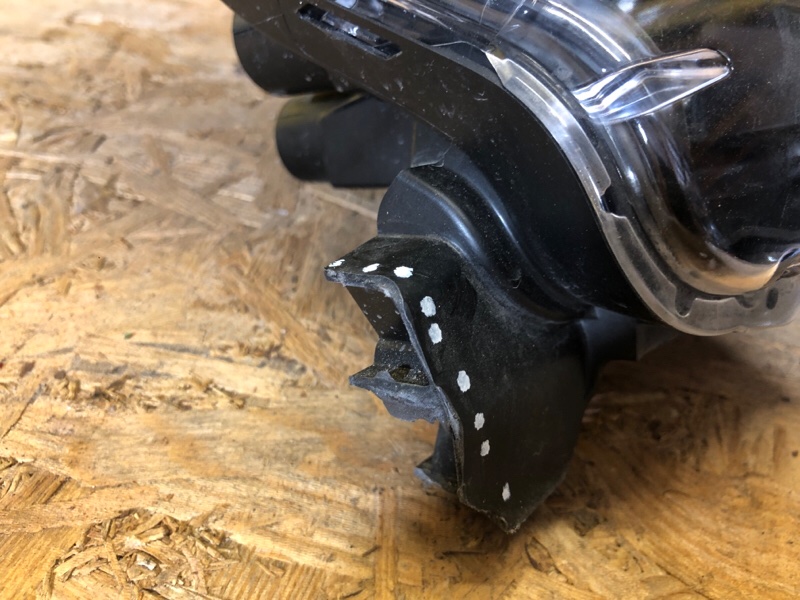 Фара правая LEAF 18-