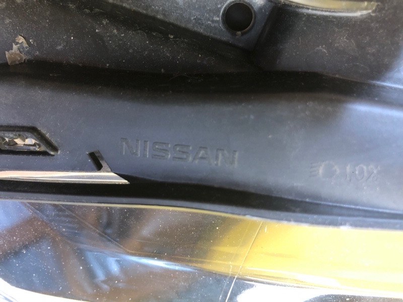 Фара правая LEAF 18-