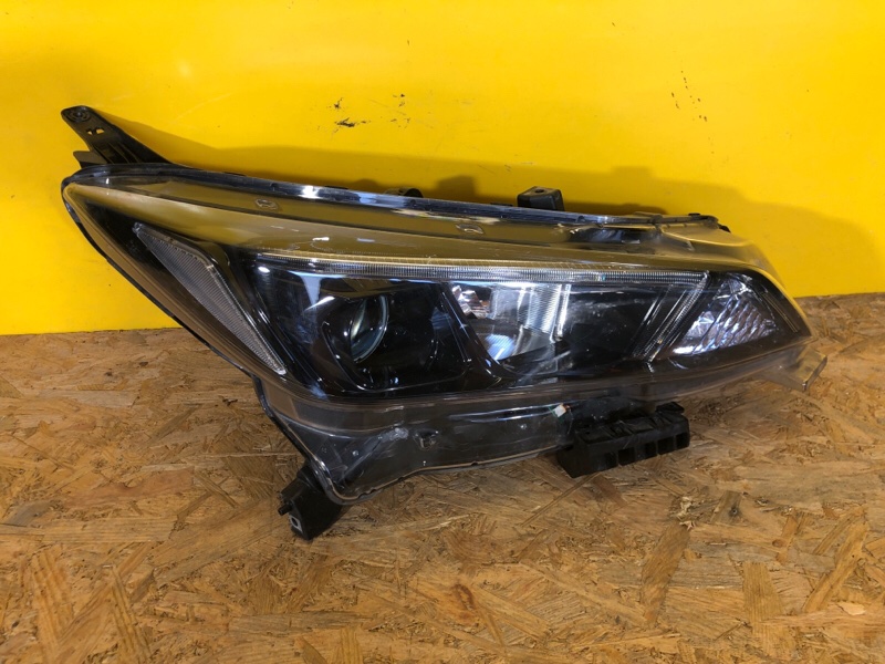 Фара правая NISSAN LEAF 18- 26010-5SH0A Б/У