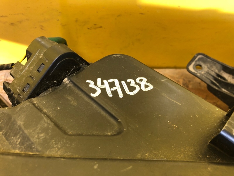 Фара правая LEAF 18-