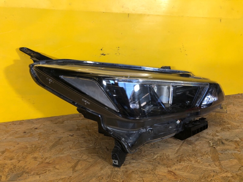 Фара правая NISSAN LEAF 18-