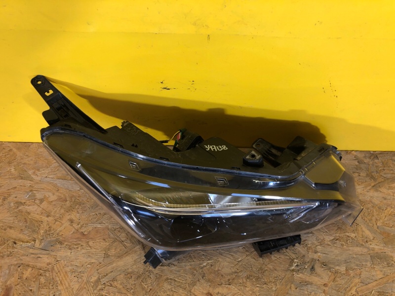 Фара правая LEAF 18-