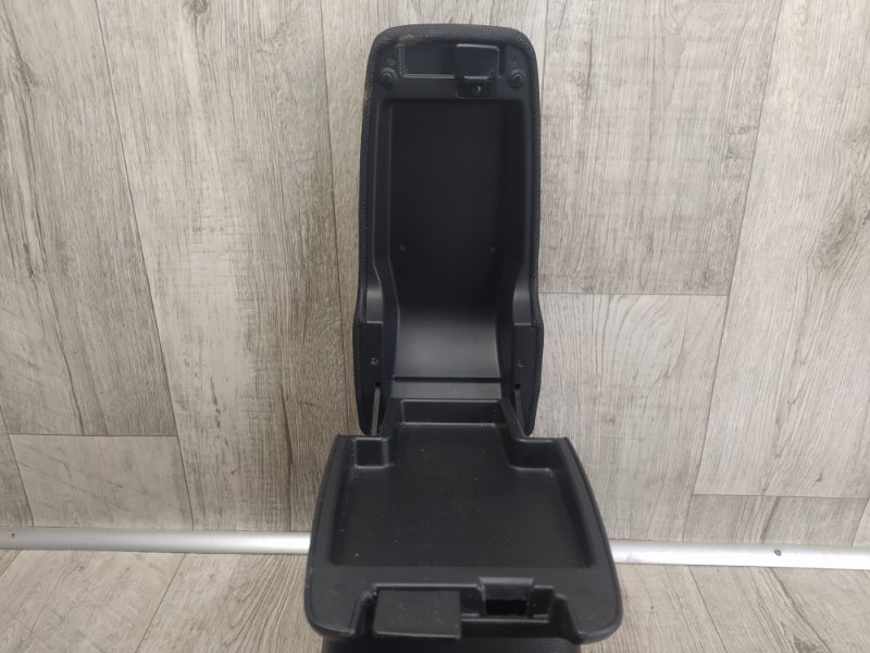 Подлокотник OUTLANDER 03-07 2005 Внедорожник 2.4