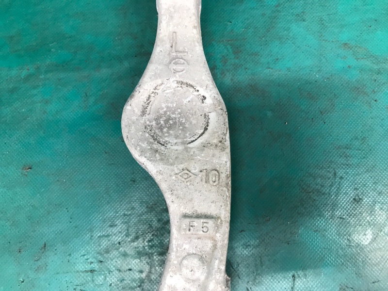 Рычаг задней подвески поперечный верхний левый ROGUE 08-15 2015 2.5 QR25DE