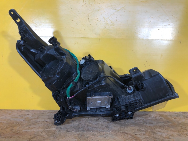 Фара левая LEAF 18-