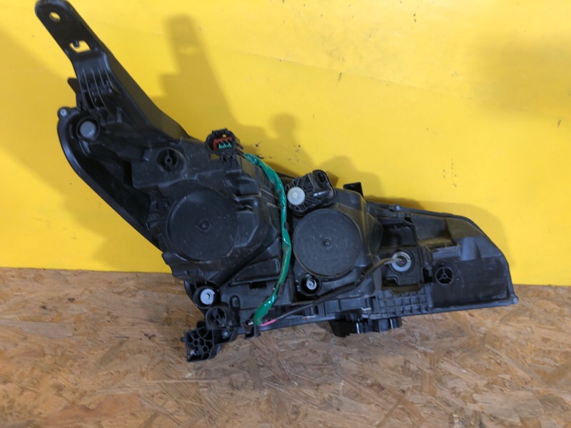 Фара левая LEAF 18-