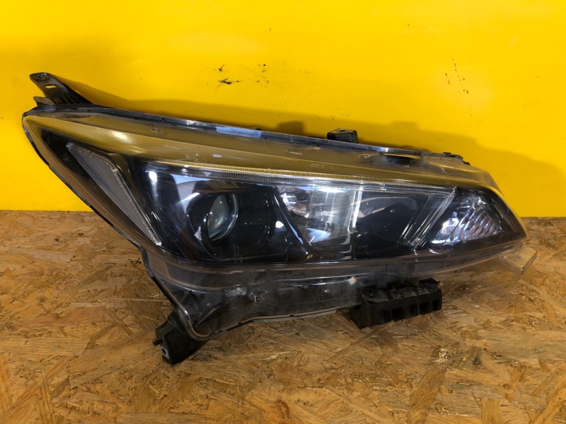 Фара правая NISSAN LEAF 18- 26010-5SH0A Б/У