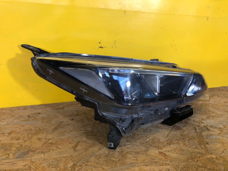 Фара правая NISSAN LEAF 18-