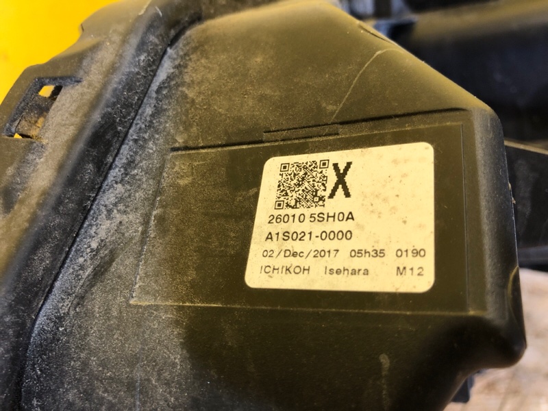 Фара правая LEAF 18-