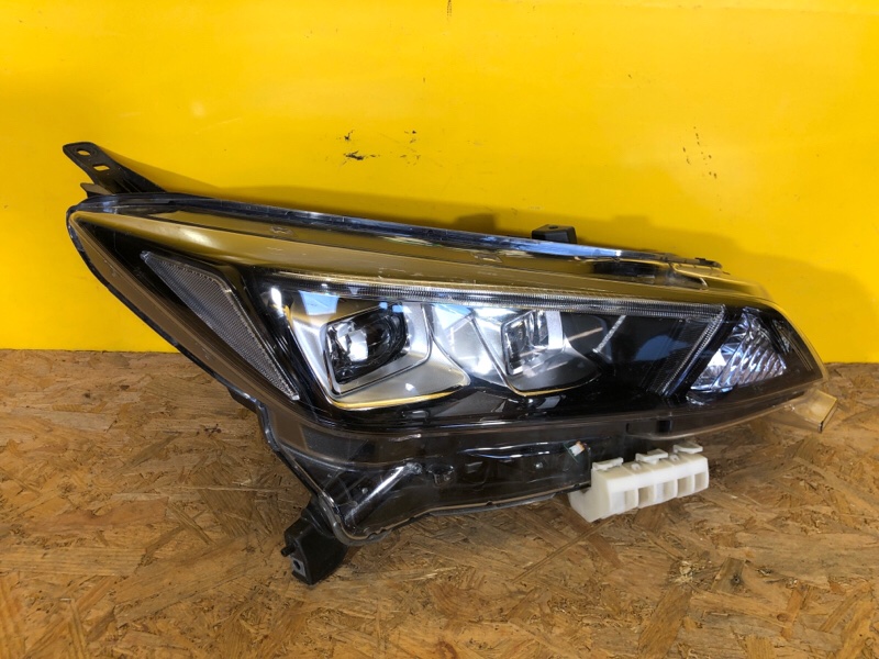 Фара правая NISSAN LEAF 18- 26010-5SH5A Б/У