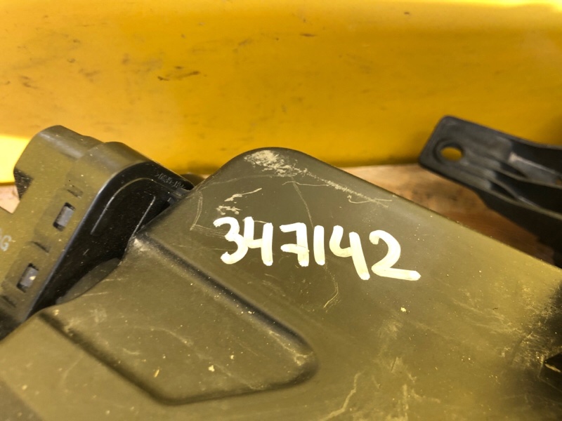 Фара правая LEAF 18-