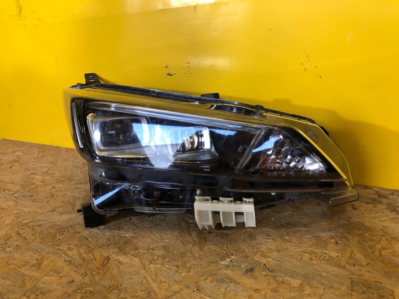 Фара правая LEAF 18-