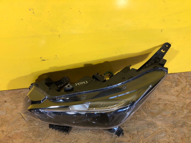 Фара левая LEAF 18-