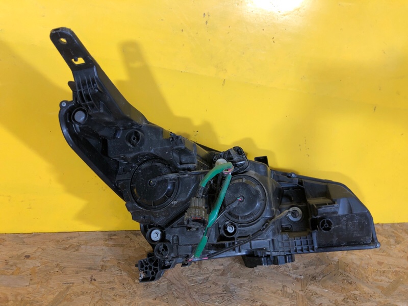 Фара левая LEAF 18-