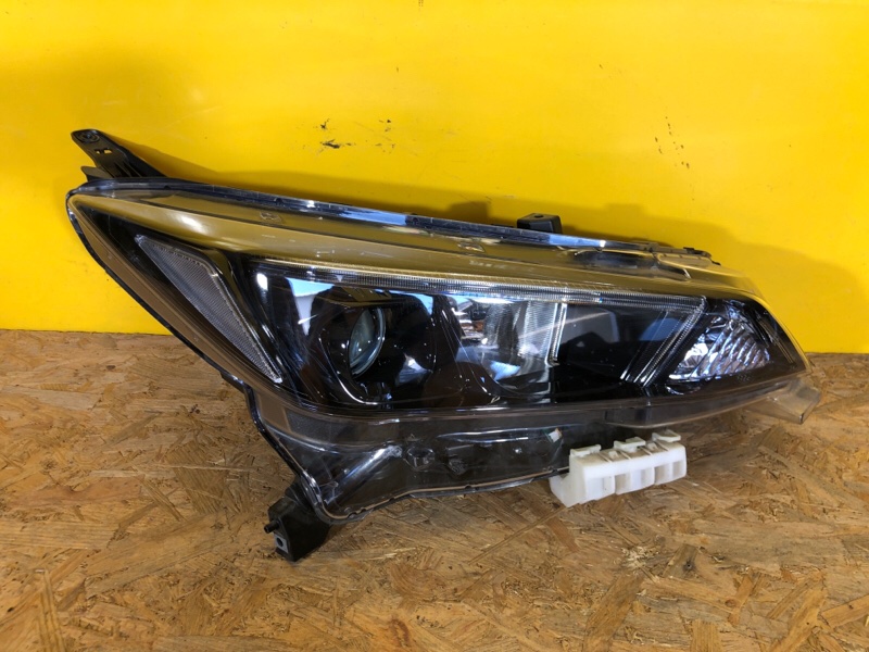 Фара правая NISSAN LEAF 18- 26010 5SH0A Б/У