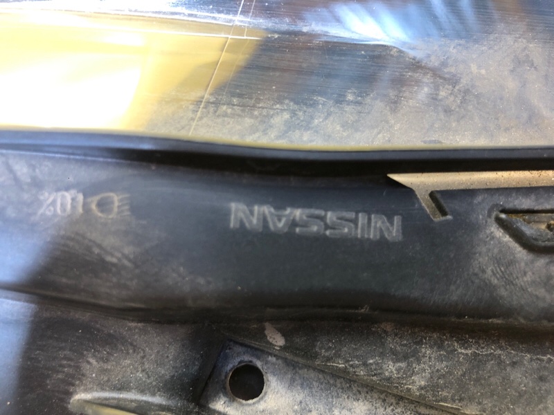 Фара правая LEAF 18-