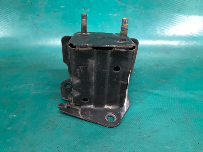 Кронштейн усилителя заднего бампера левый NISSAN ROGUE 08-15 2.5 QR25DE