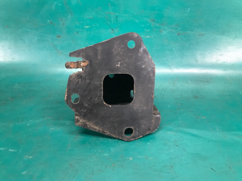 Кронштейн усилителя заднего бампера левый ROGUE 08-15 2015 2.5 QR25DE