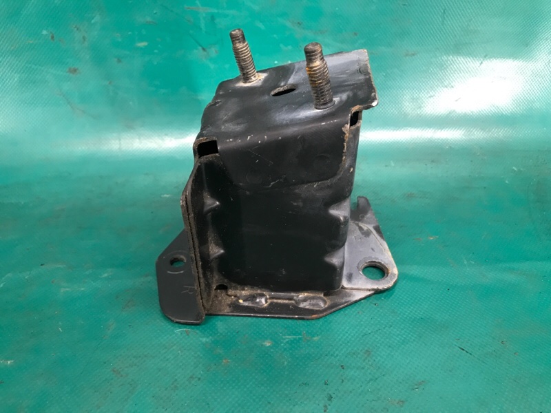 Кронштейн усилителя заднего бампера правый ROGUE 08-15 2015 2.5 QR25DE