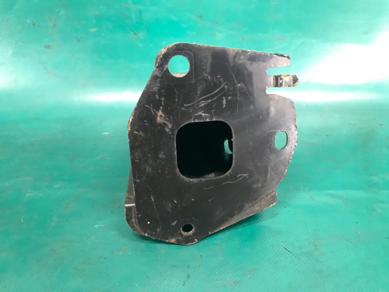 Кронштейн усилителя заднего бампера правый ROGUE 08-15 2015 2.5 QR25DE