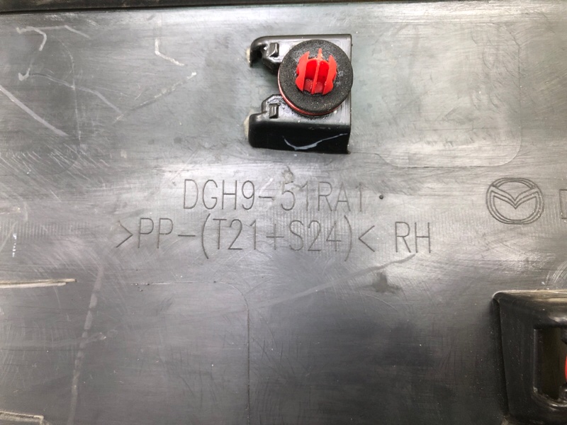 Накладка двери передняя правая CX-30 19- 2021 2.5L