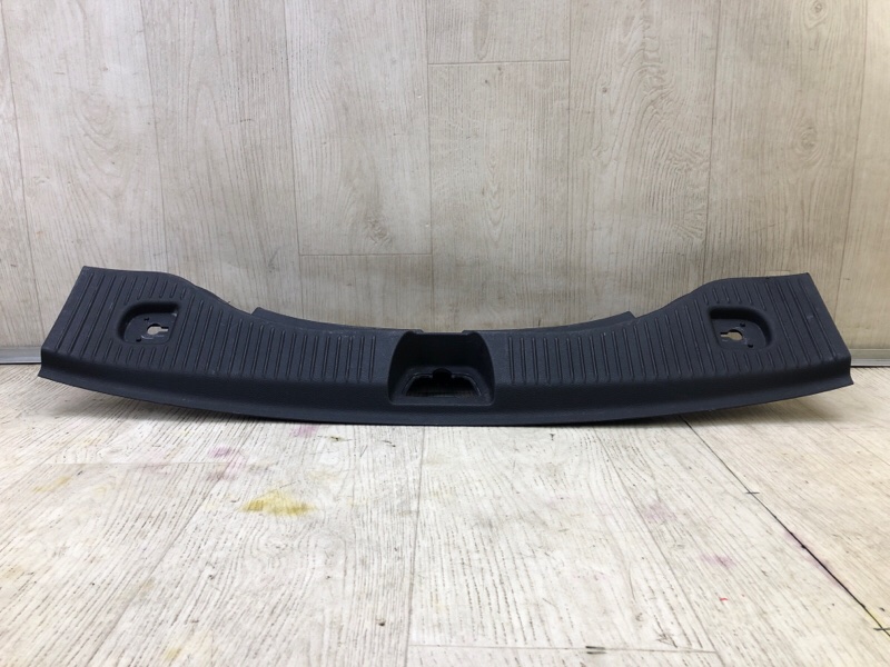 Накладка панели багажника внутренняя TRAX 16-22 2018 LUV 1.4 TURBO